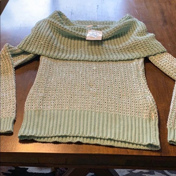 Sweater - Picture 1 of 2